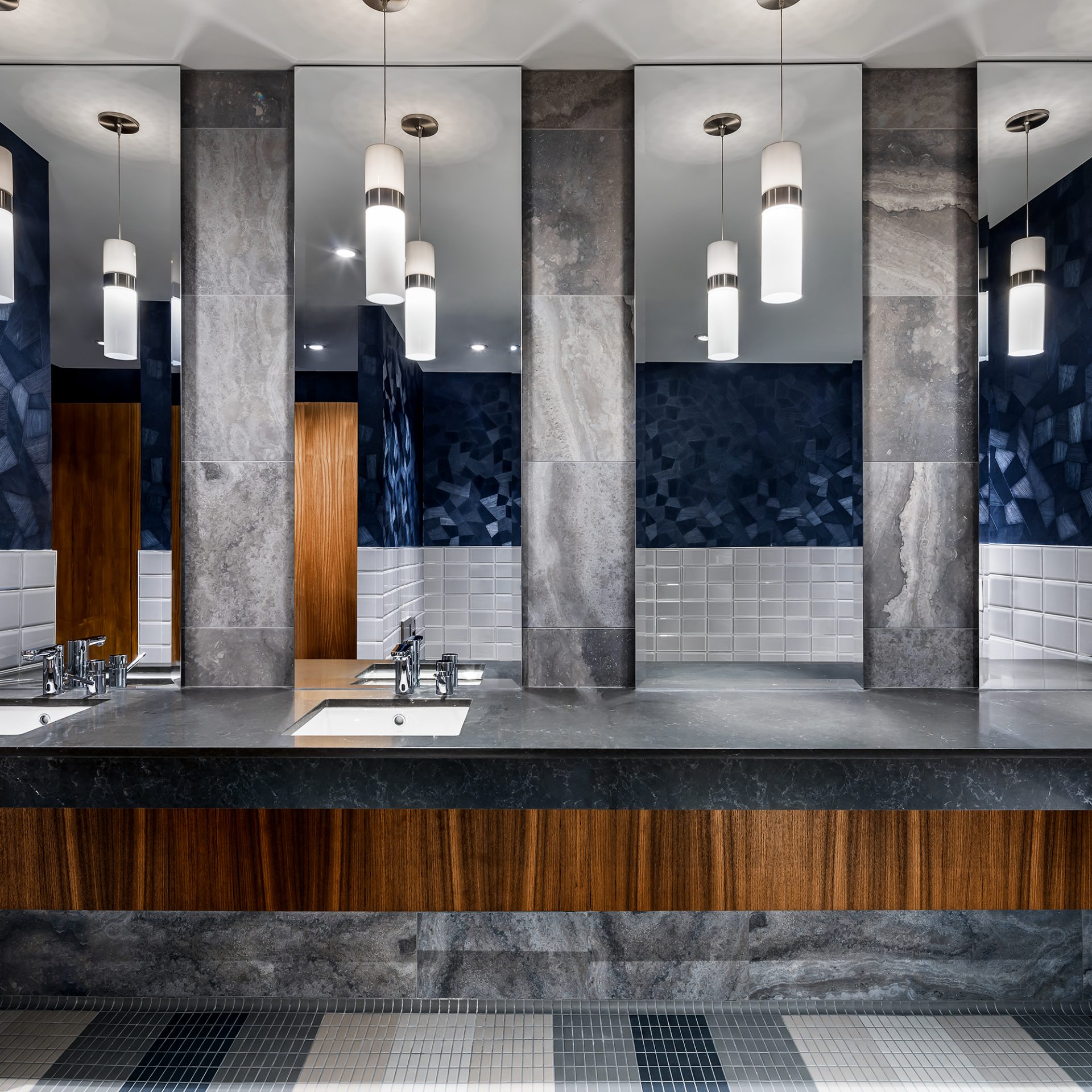Clubhouse_Restroom